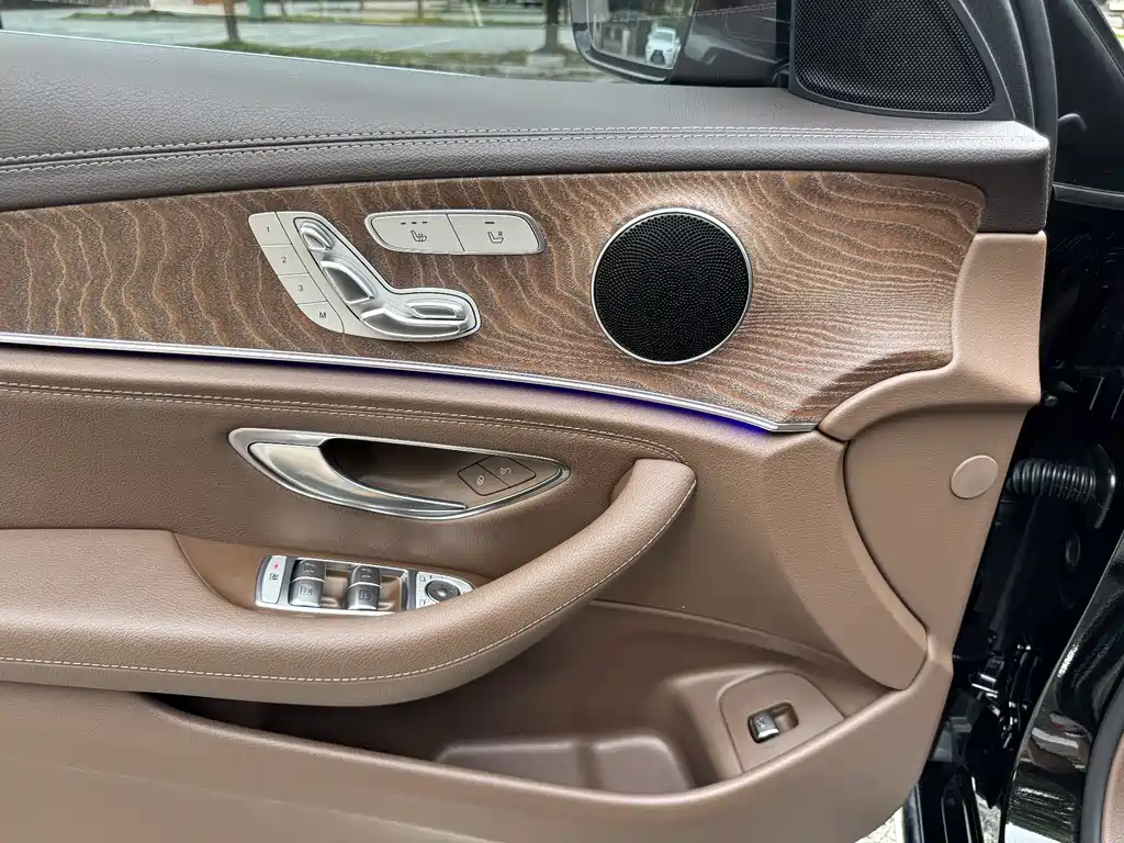 Mercedes-Benz E-Class 2021 — фото 18