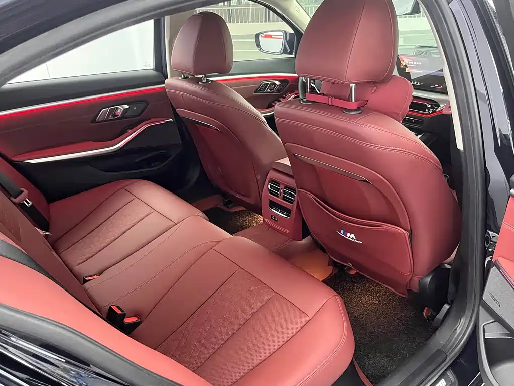 BMW 3 Series 2025 — фото 10