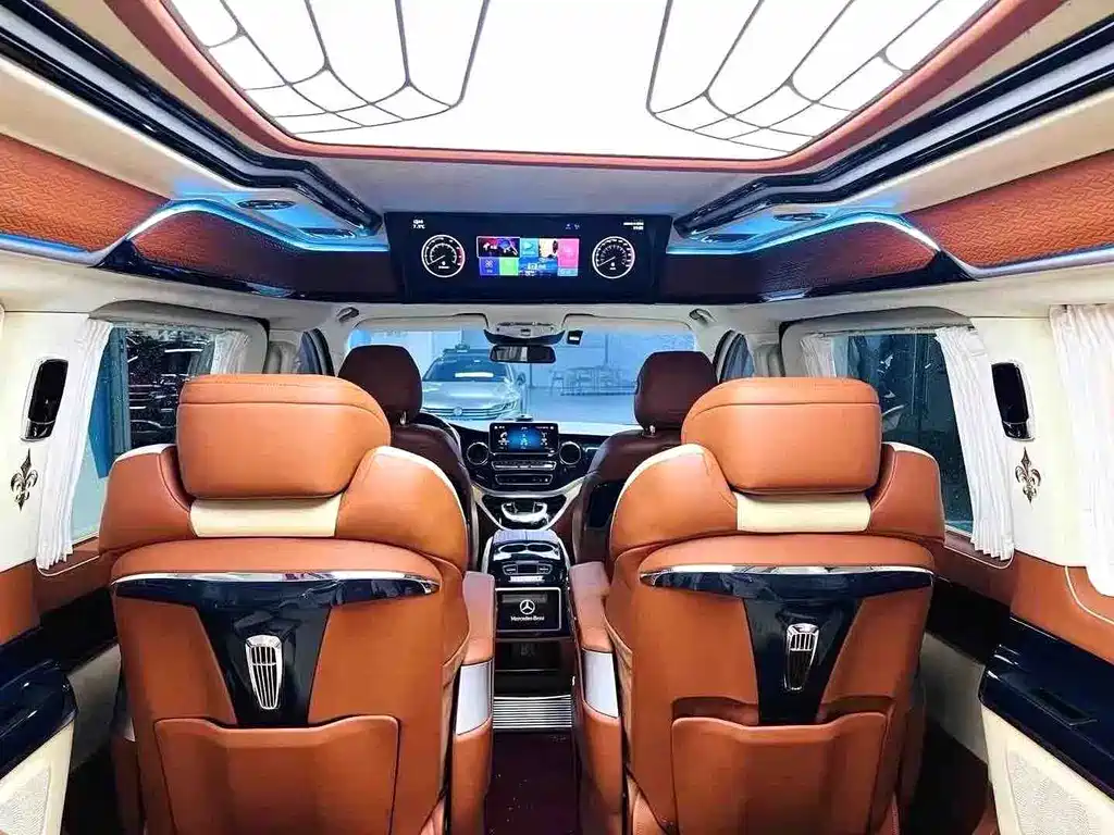 Mercedes-Benz V-Class 2022 — фото 14