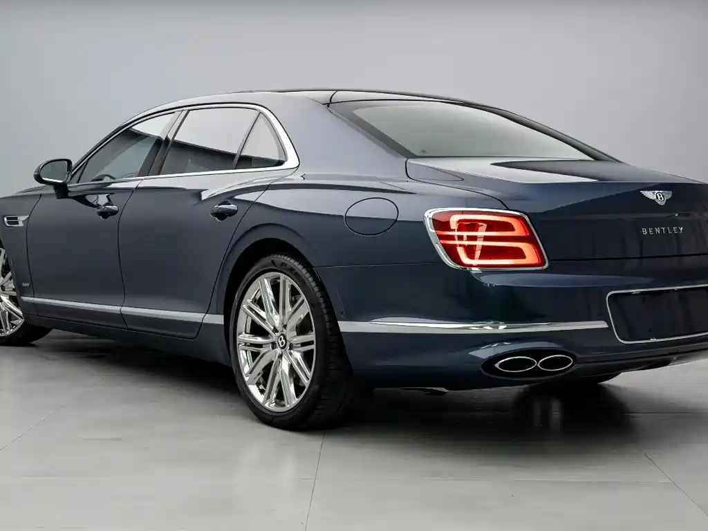 Bentley Flying Spur Plug-In Hybrid 2022 — фото 9