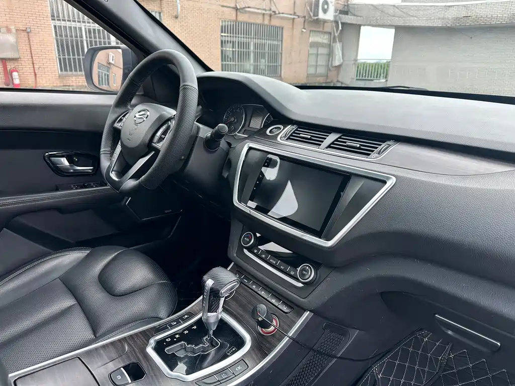 Landwind X7 2015 — фото 14