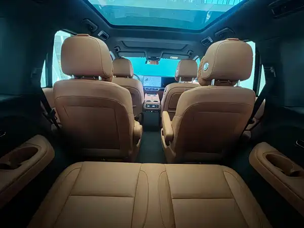Li Auto L8 2025