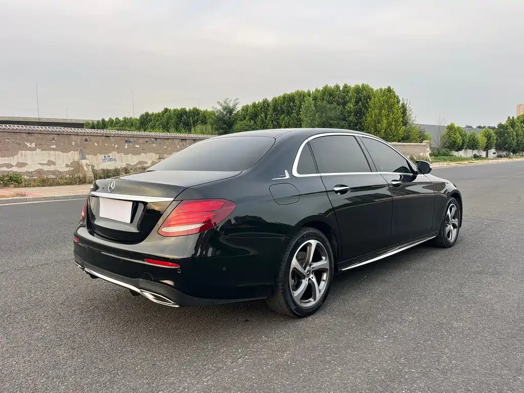 Mercedes-Benz E-Class 2019 — фото 25