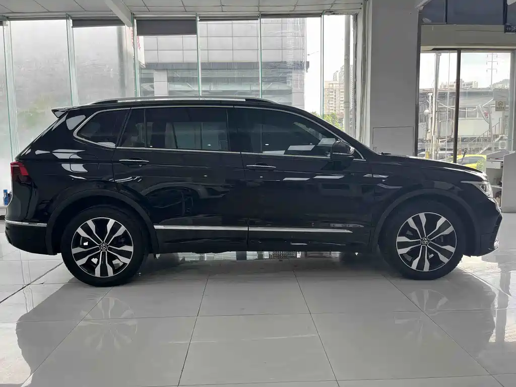 Volkswagen Tiguan L 2021 — фото 10