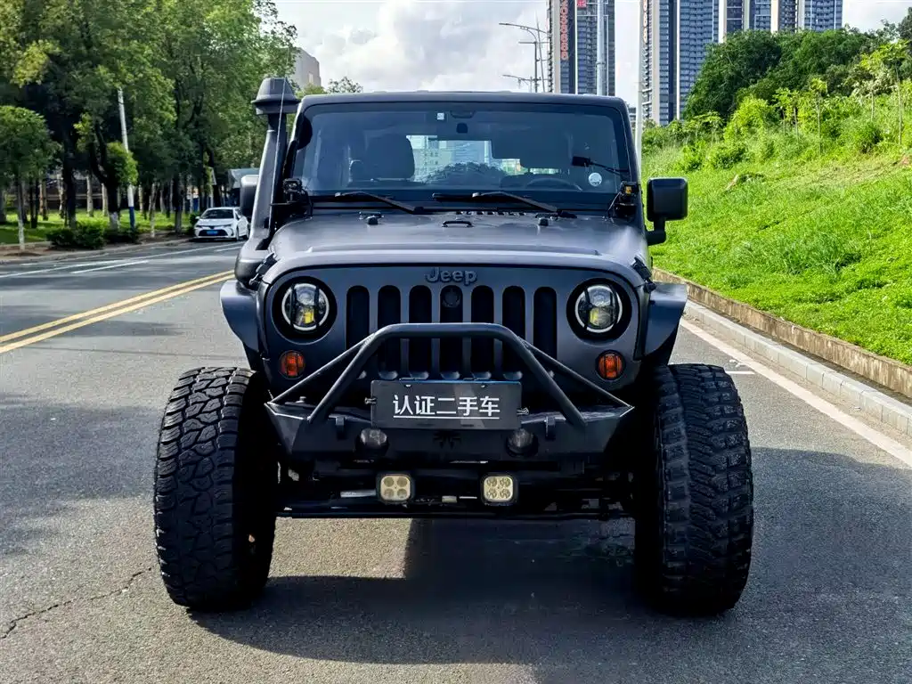 Jeep Wrangler 2011 — фото 2