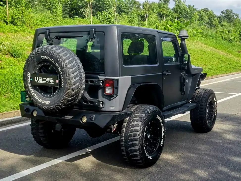 Jeep Wrangler 2011 — фото 7