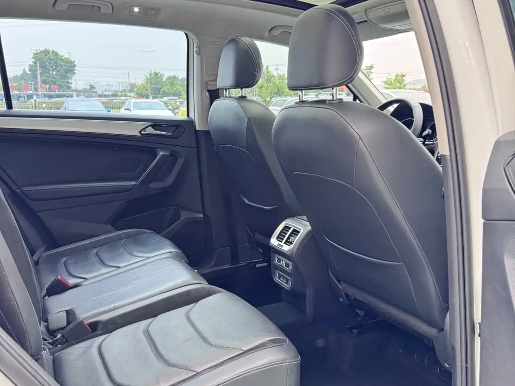 Volkswagen Tiguan L 2018 — фото 12