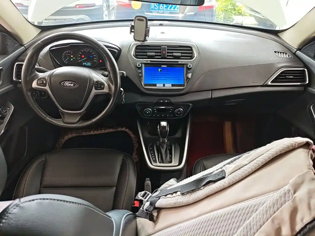 Ford Escort 2018 — фото 10