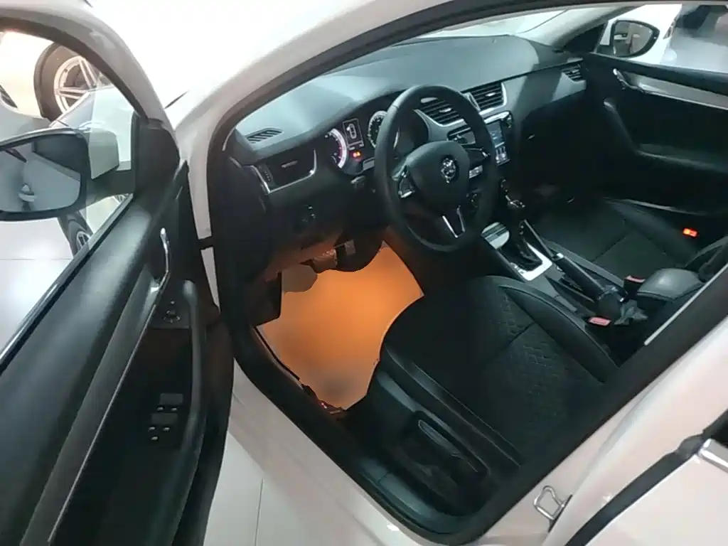 Skoda Octavia 2018 — фото 16