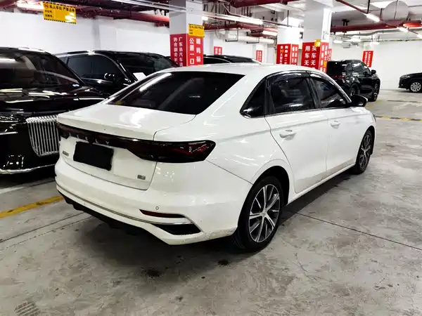Geely Emgrand 2022