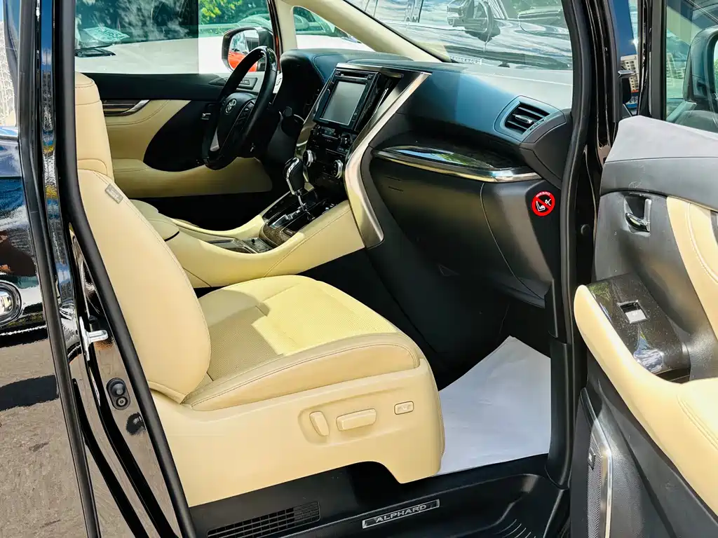 Toyota Alphard 2020 — фото 32