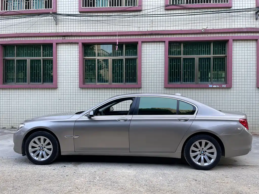 BMW 7 Series 2010 — фото 15