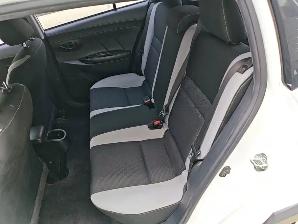 Toyota Yaris L 2020 — фото 17