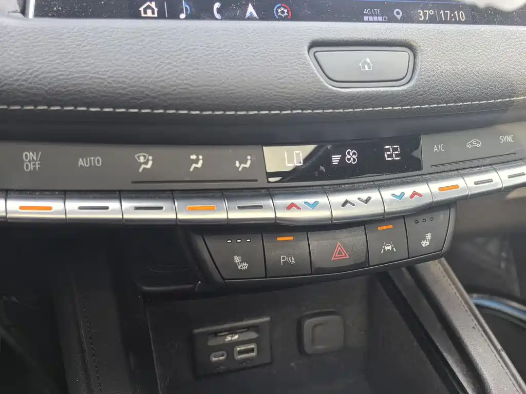 Cadillac XT4 2019 — фото 12