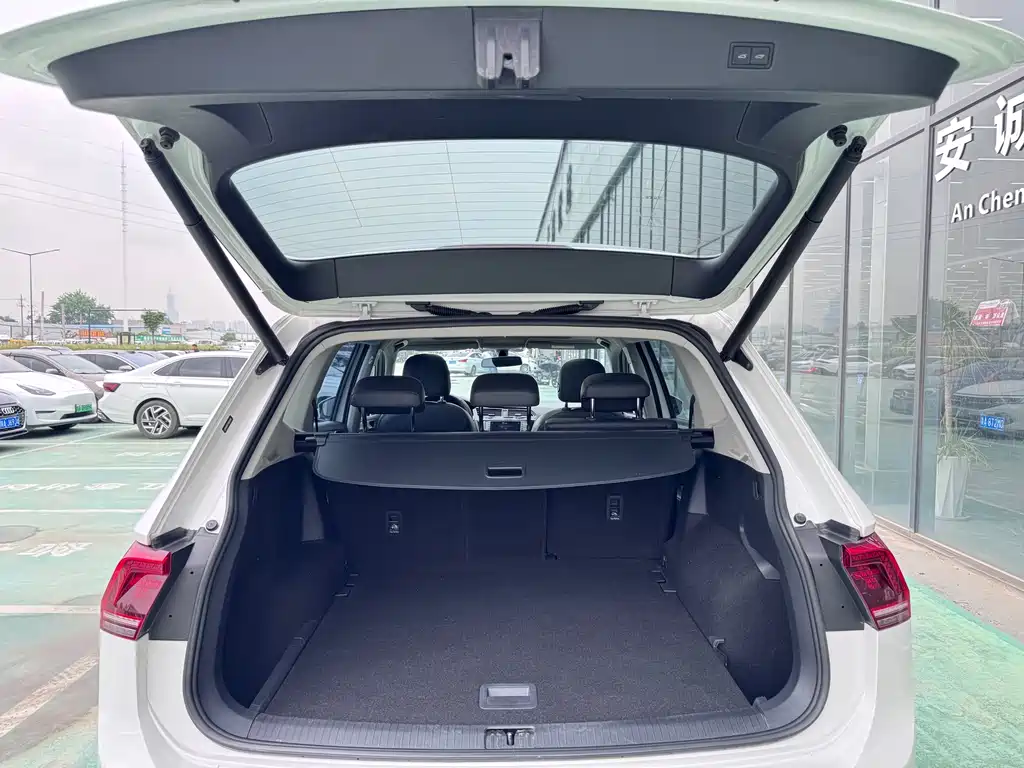 Volkswagen Tiguan L 2018 — фото 13