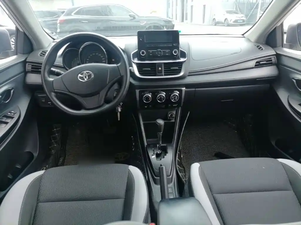 Toyota Yaris L 2020 — фото 16