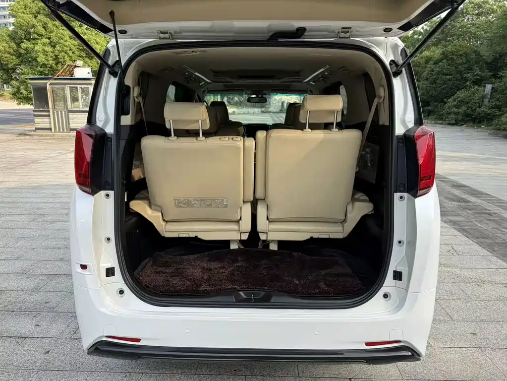 Toyota Alphard 2018 — фото 12