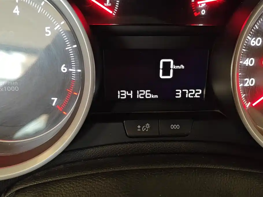 Peugeot 408 2015 — фото 14