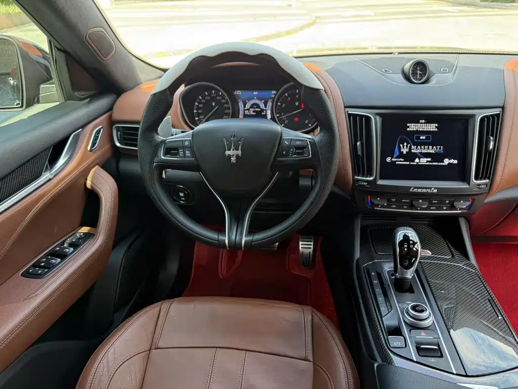 Maserati Levante 2017 — фото 10