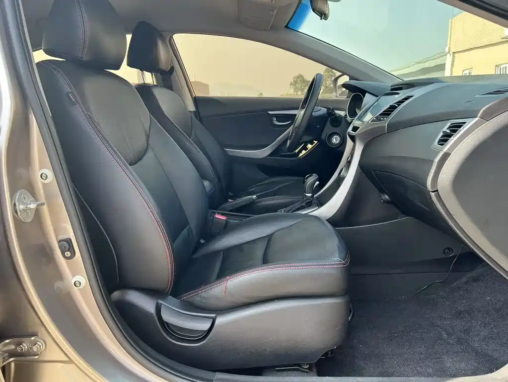 Hyundai Elantra Langdong 2017 — фото 13