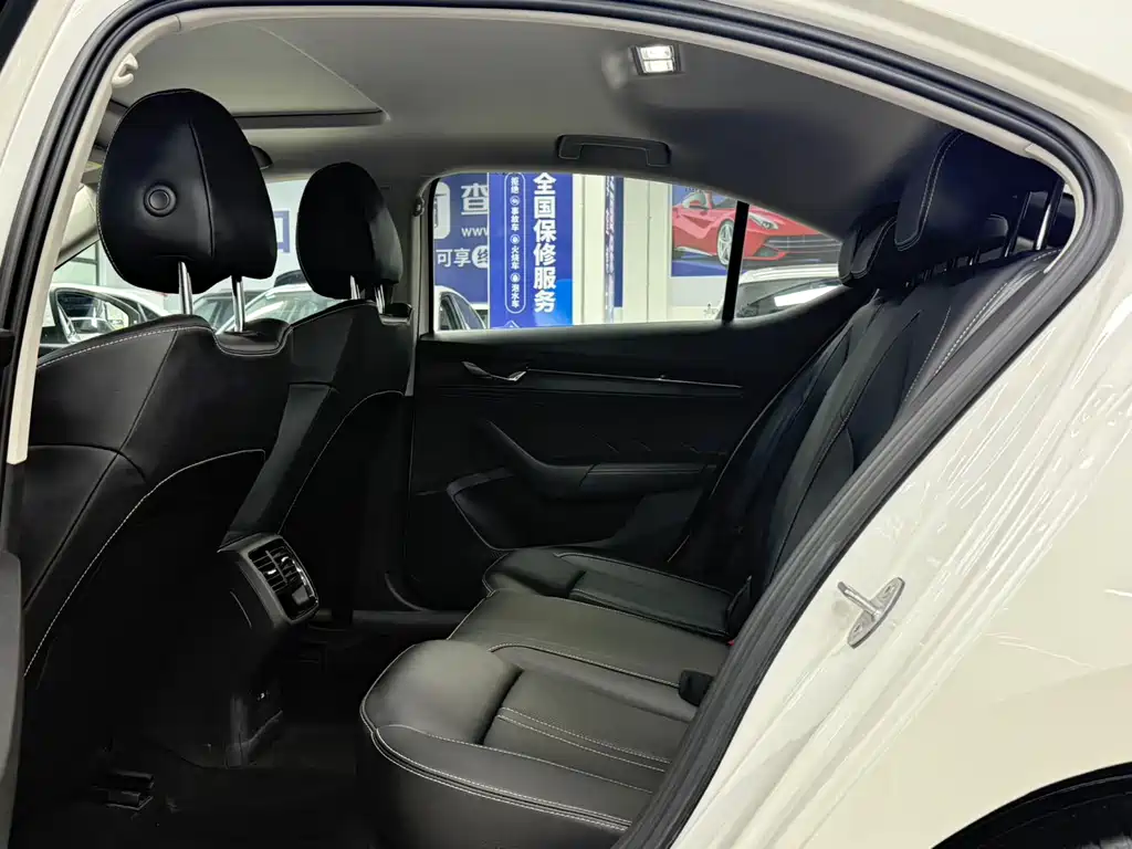 Skoda Octavia 2022 — фото 17