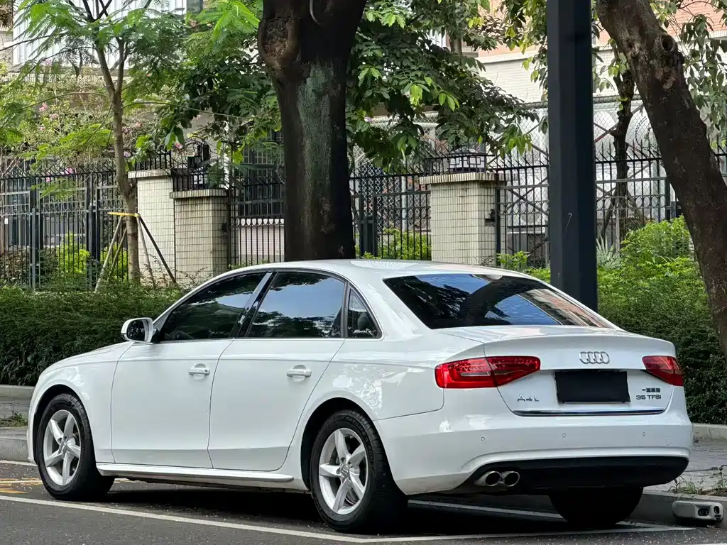Audi A4L 2015
