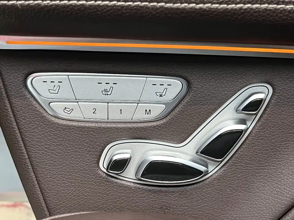 Mercedes-Benz V-Class 2021 — фото 17