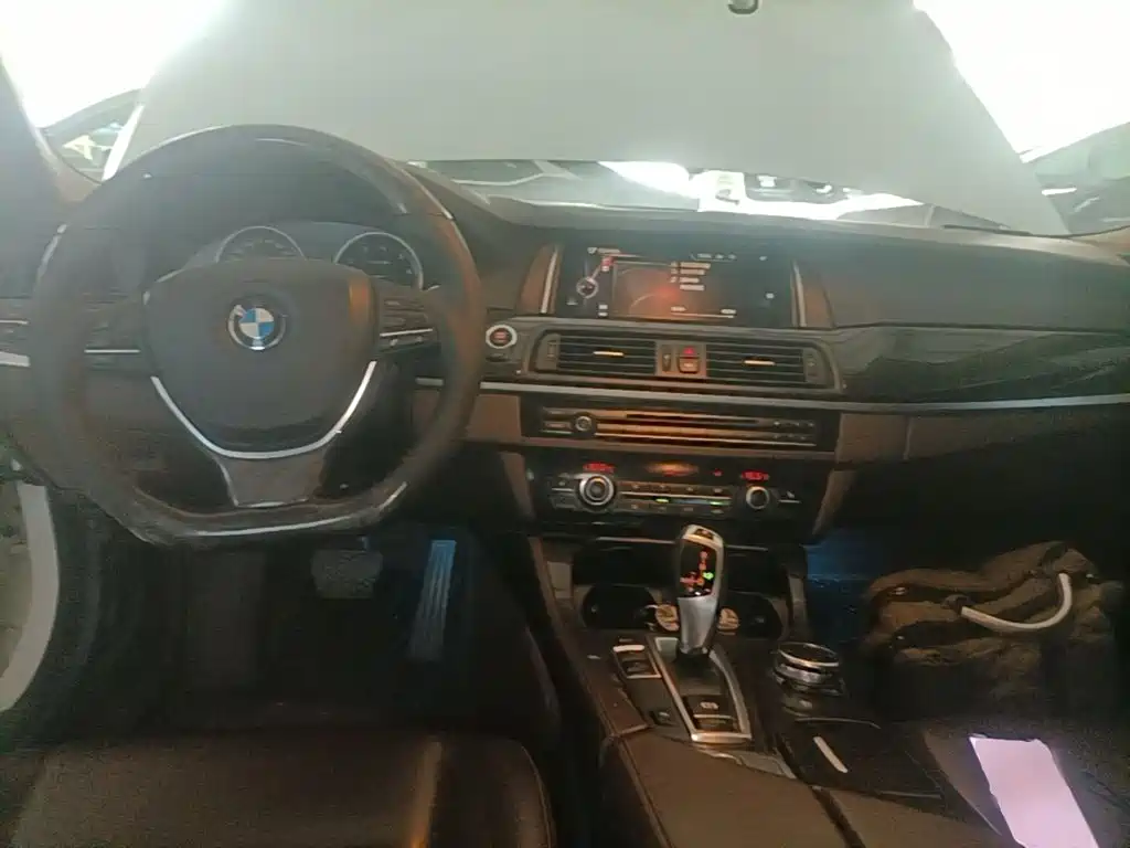 BMW 5 Series 2016 — фото 10