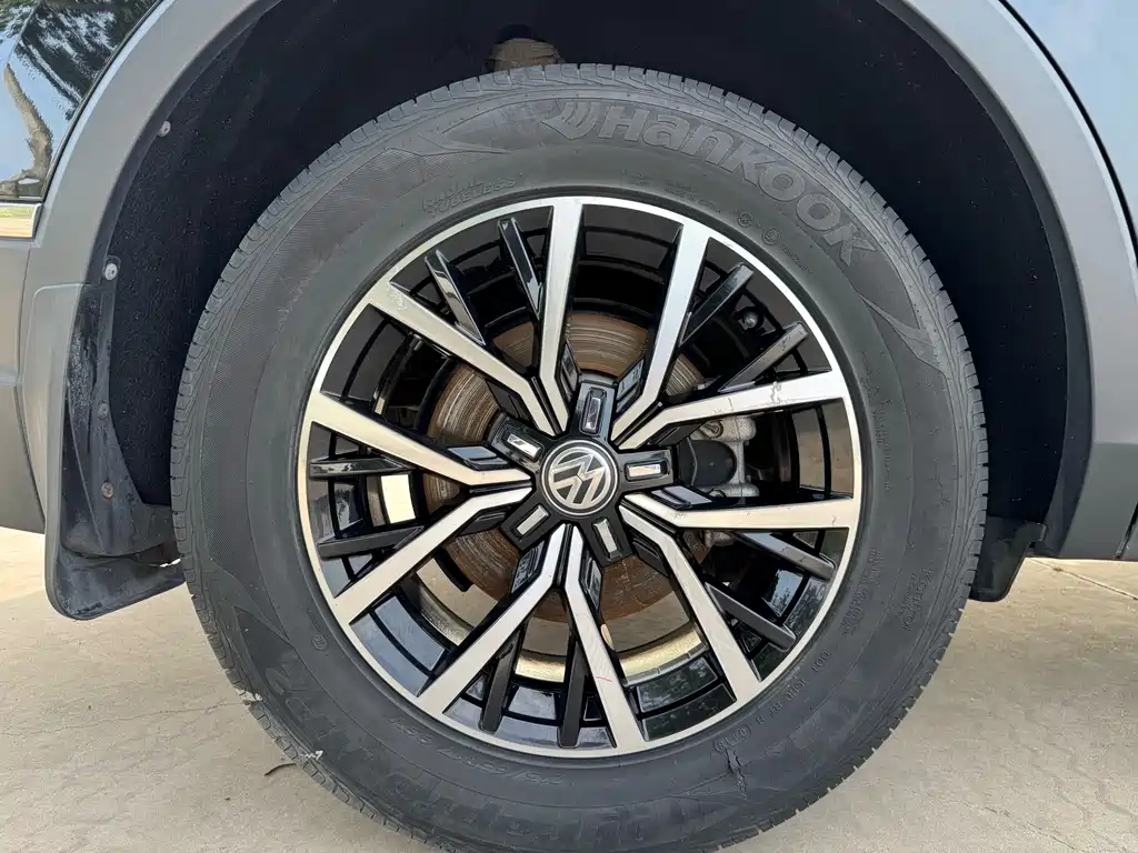 Volkswagen Tiguan L 2018 — фото 11