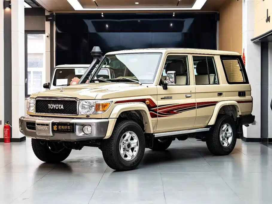 Toyota Land Cruiser 2020 — фото 1