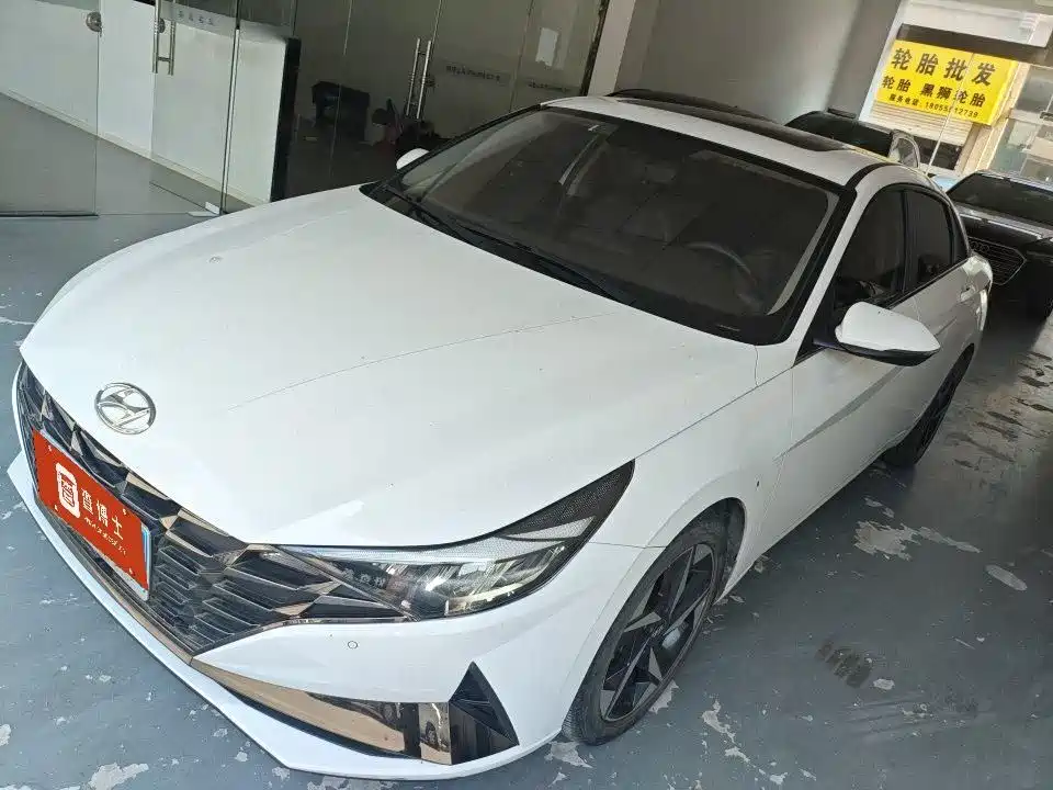 Hyundai Elantra 2022