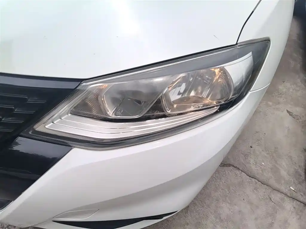 Nissan Tiida 2017 — фото 24