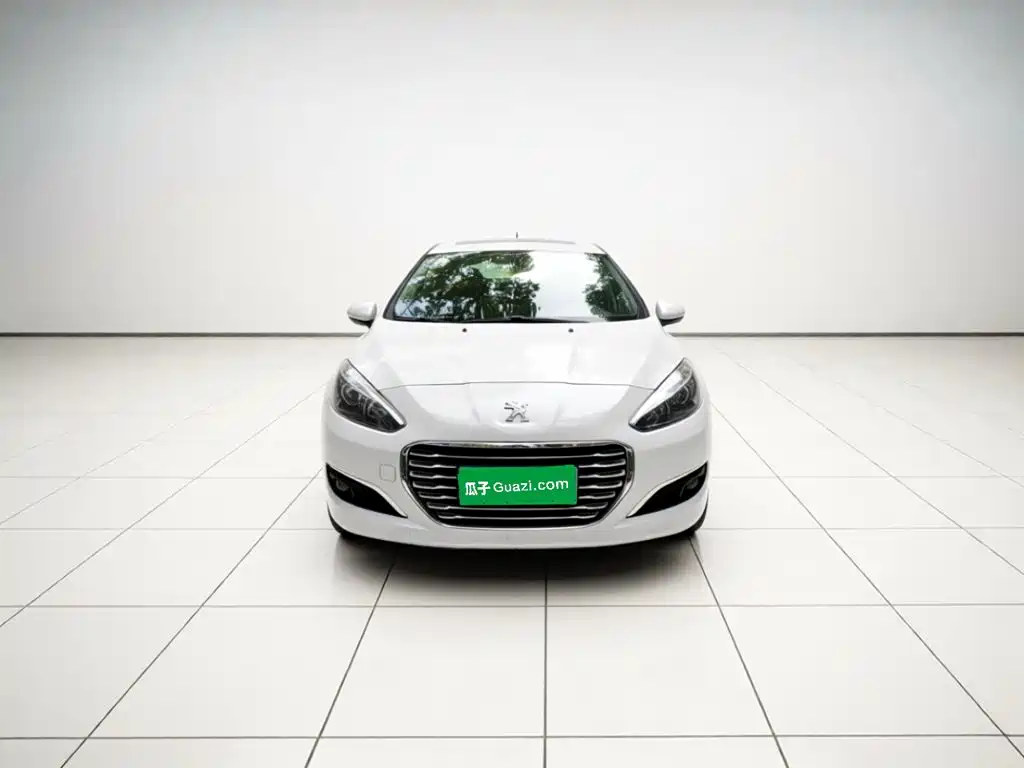 Peugeot 308 2015 — фото 2