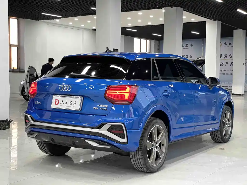 Audi Q2L 2022 — фото 4