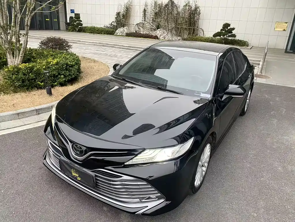 Toyota Camry 2019 — фото 1