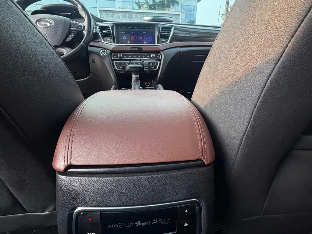 GAC Trumpchi GS8 2019 — фото 17