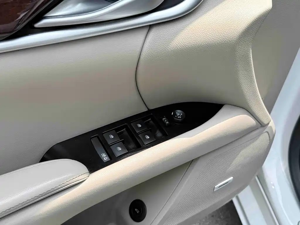 Cadillac XTS 2016 — фото 16