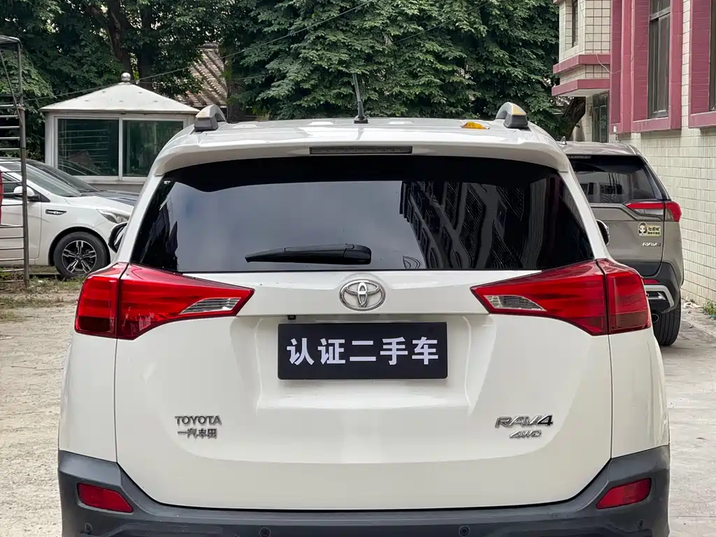 Toyota RAV4 2014 — фото 6
