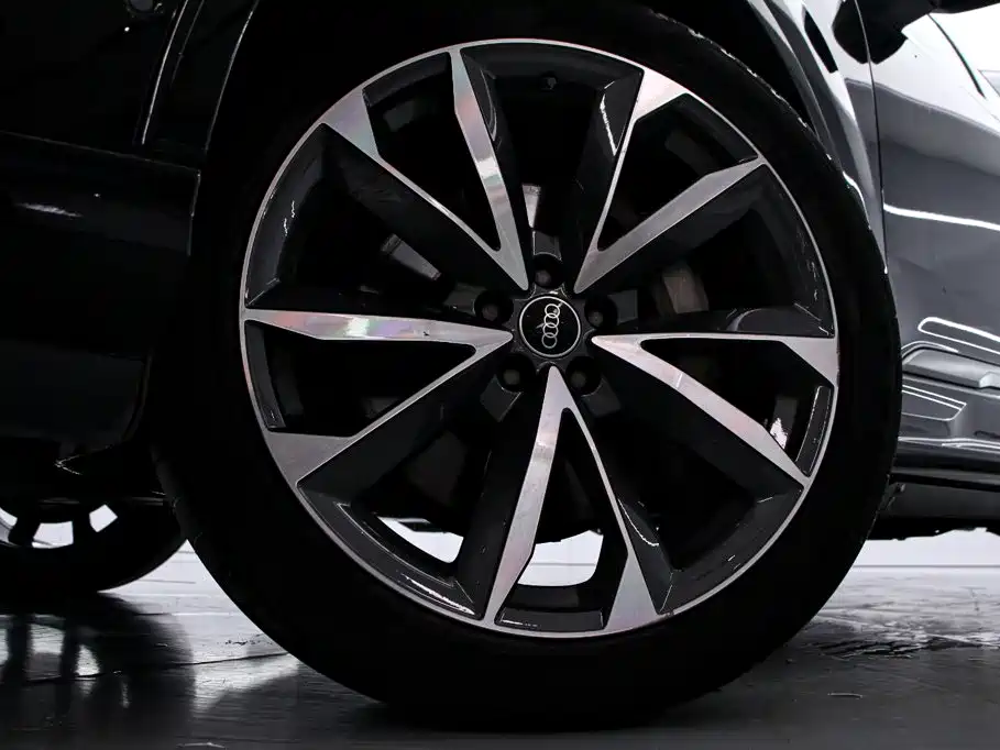 Audi Q7 2023 — фото 16