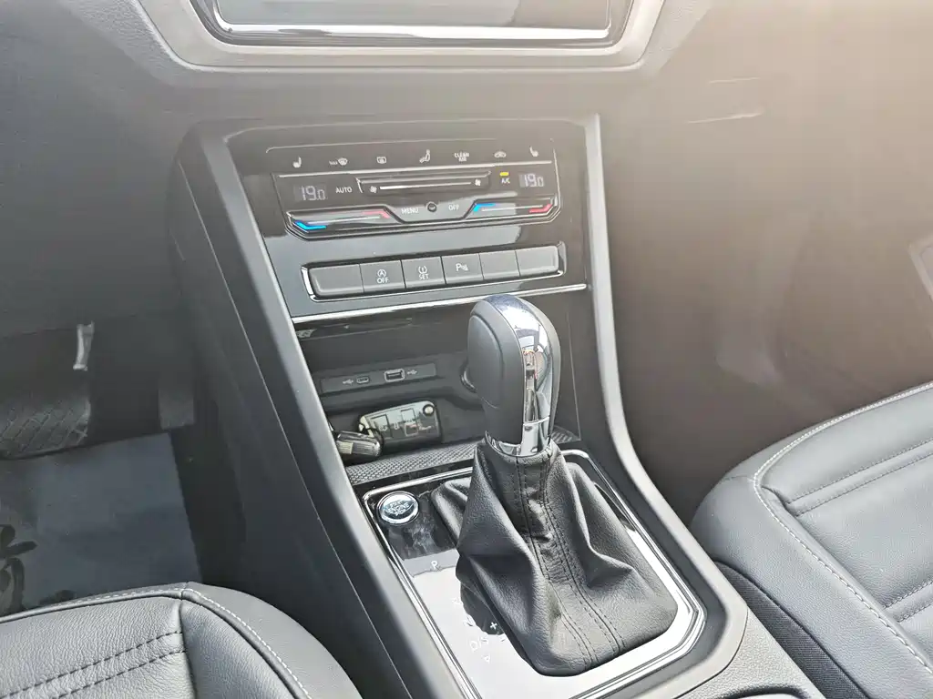 Volkswagen Touran 2023 — фото 22