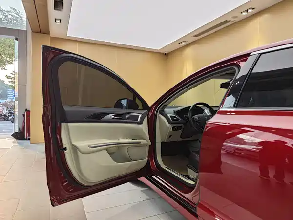 Lincoln MKZ 2015