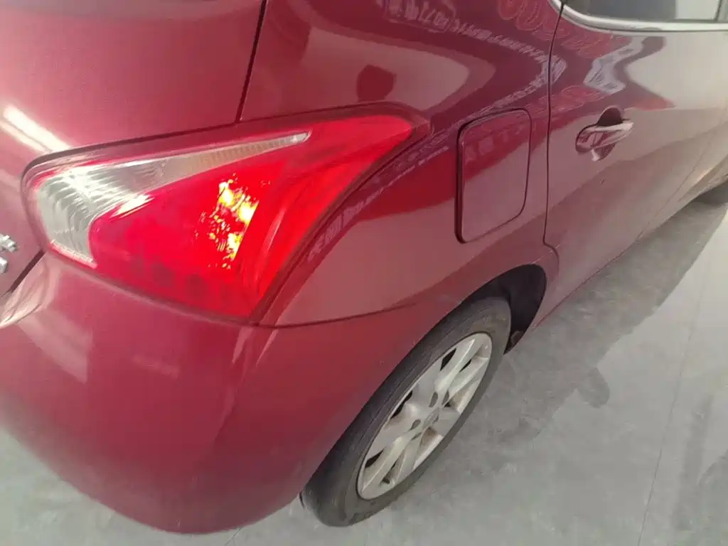 Nissan Tiida 2015 — фото 8