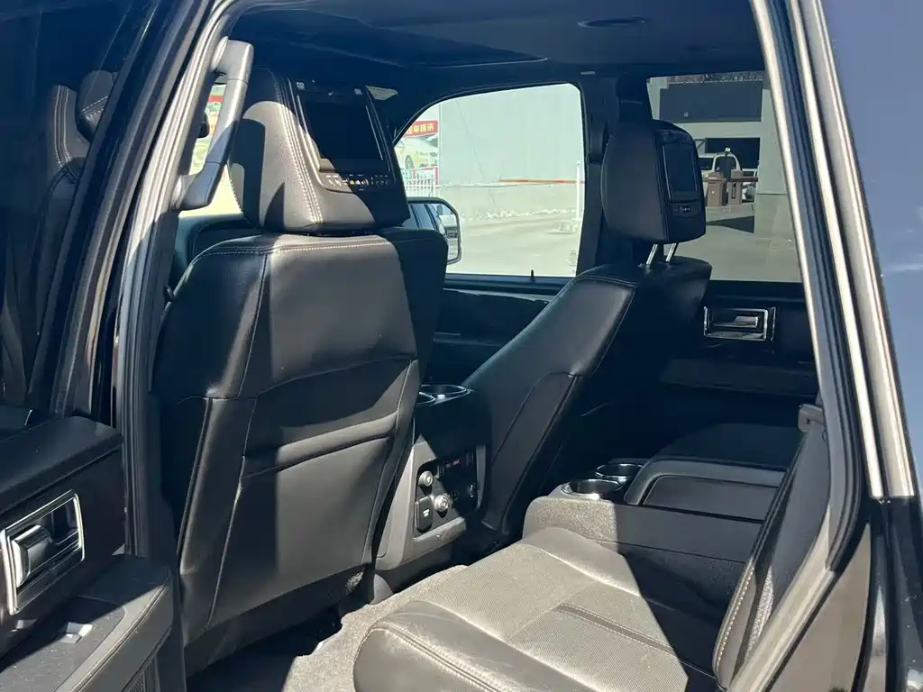 Lincoln Navigator 2016 — фото 9