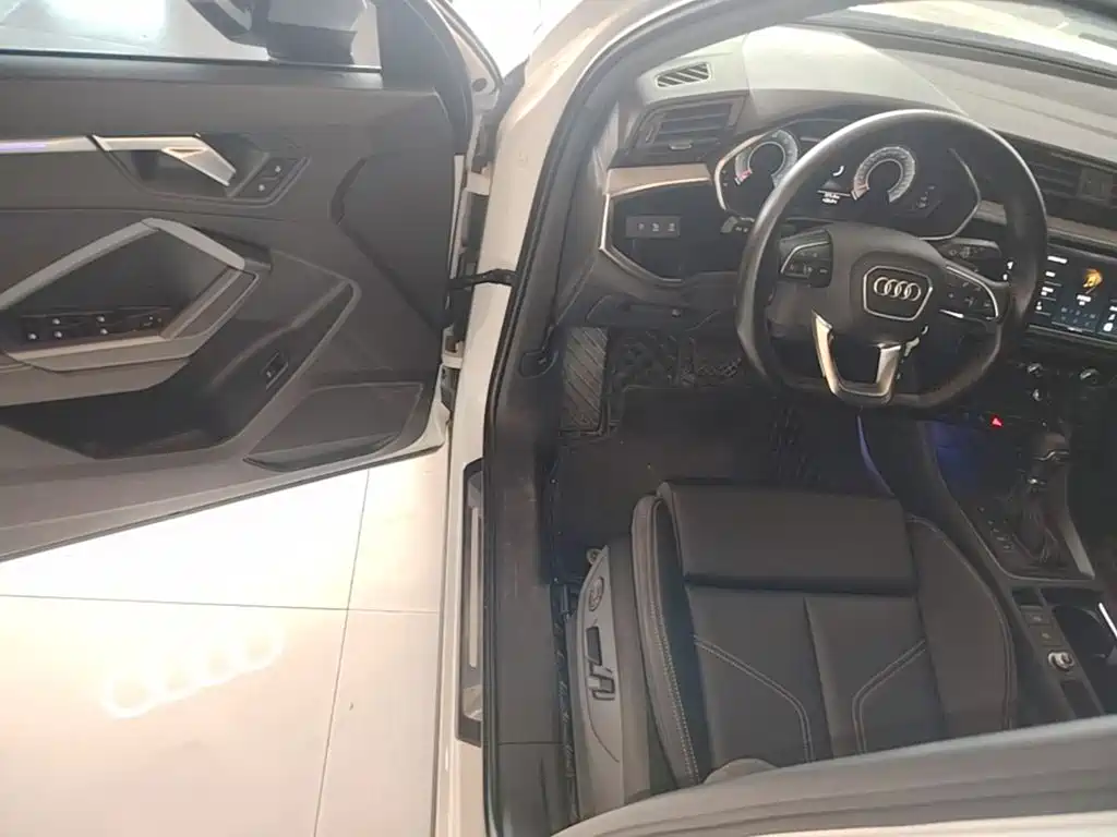 Audi Q3 2025 — фото 16