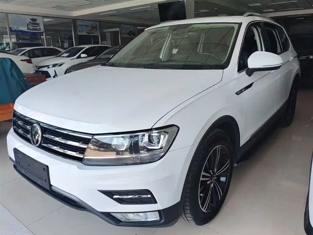Volkswagen Tiguan L 2021 — фото 1