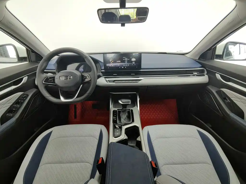 Geely Emgrand 2023