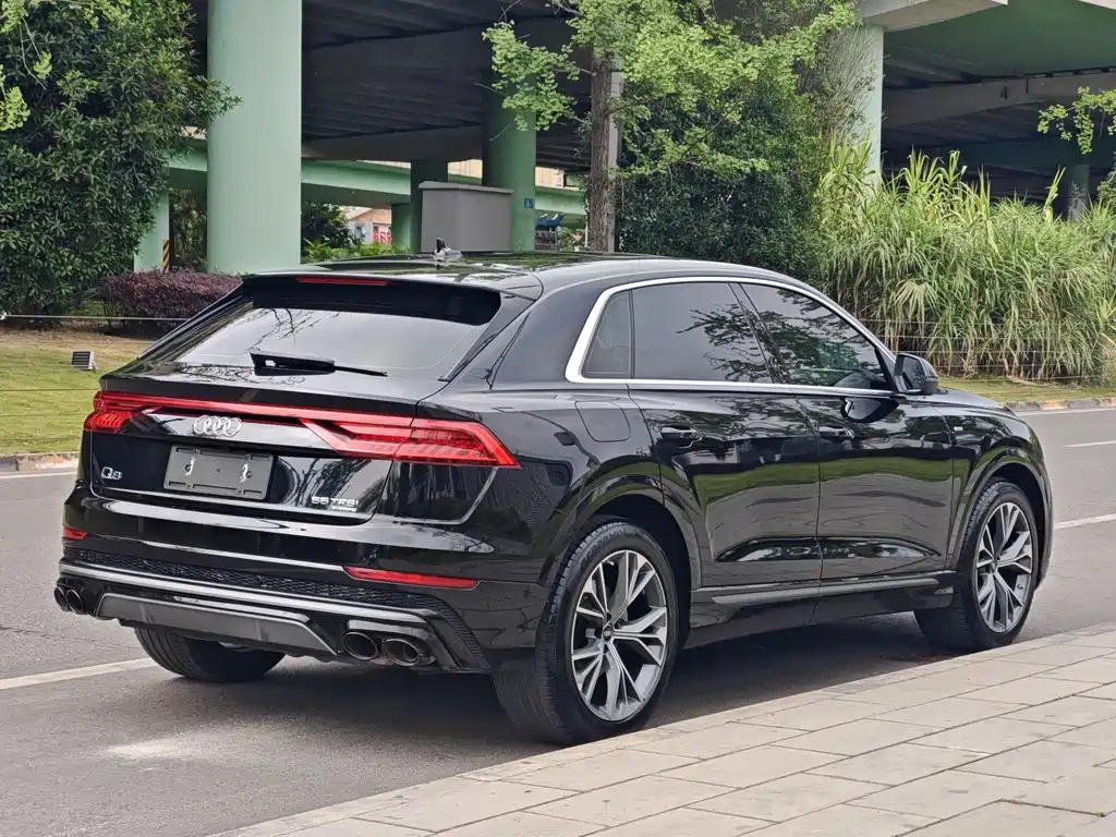 Audi Q8 2022 — фото 6
