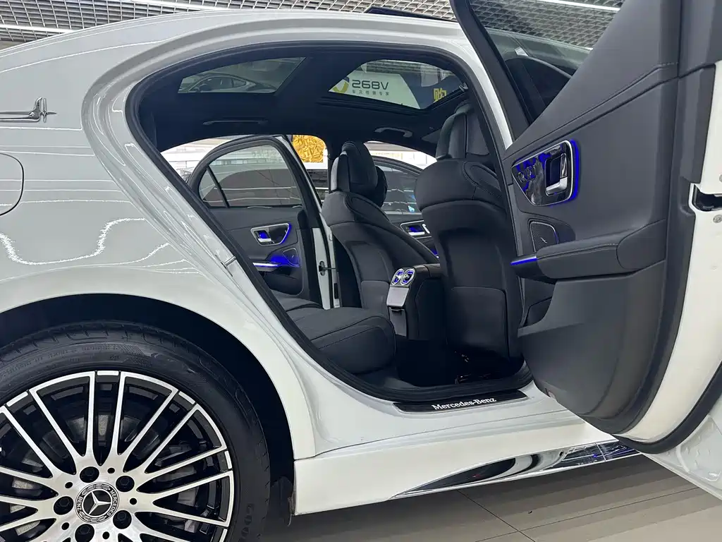 Mercedes-Benz C-Class 2024 — фото 14
