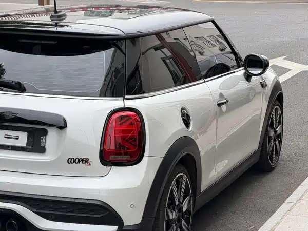MINI MINI 2023