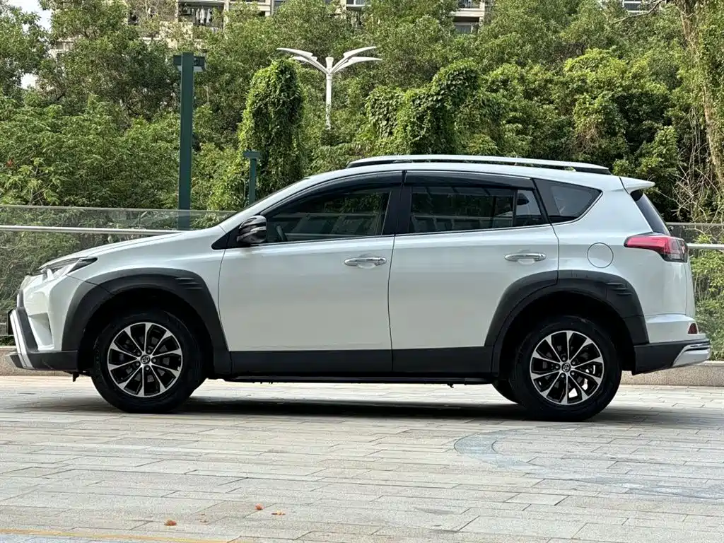 Toyota RAV4 2019 — фото 6